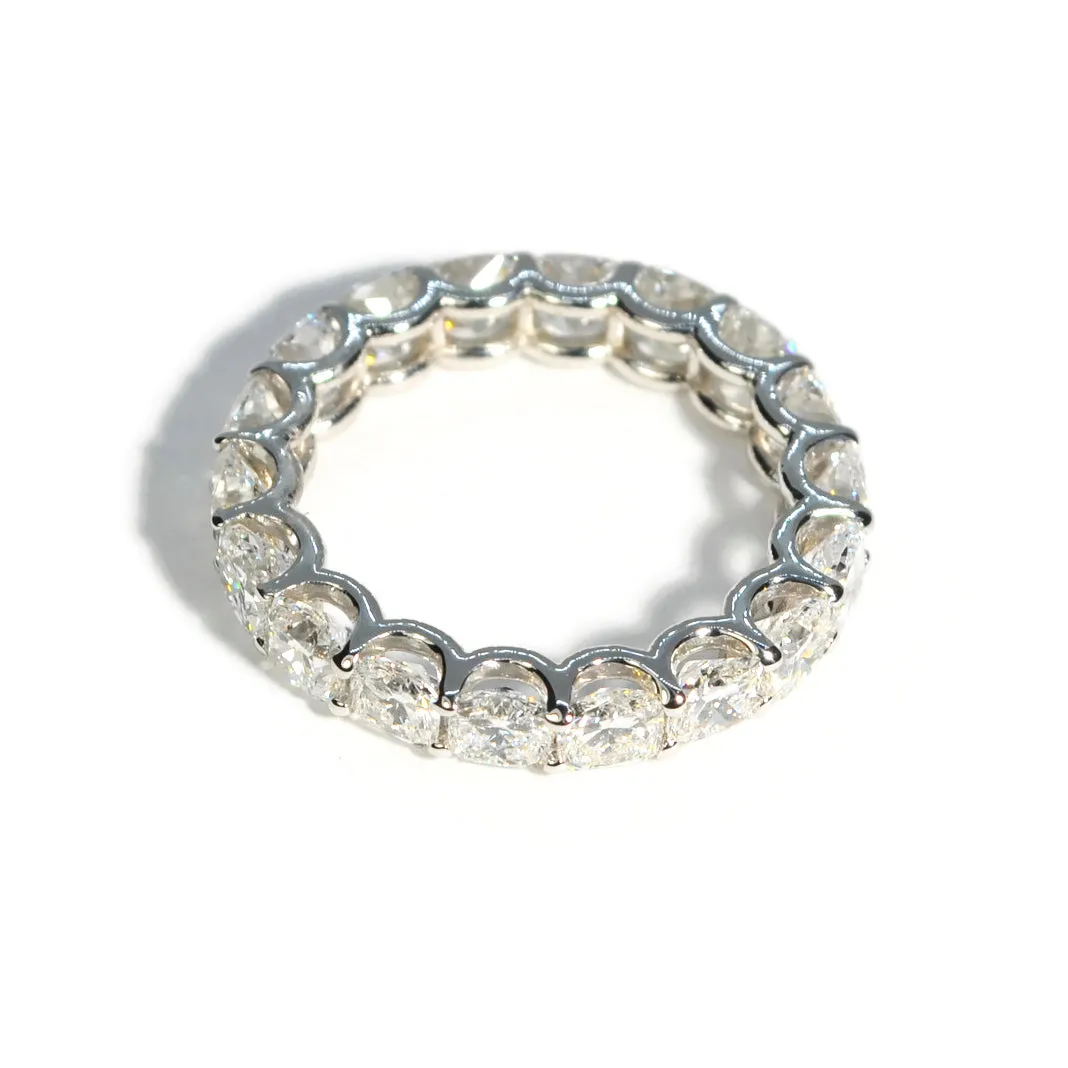 AFJ Diamond Collection - Eternity Band Ring with Cushion-cut Diamonds 4.39 carats, 18k White Gold