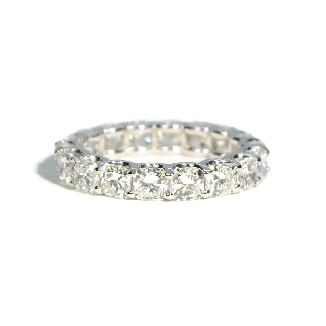 AFJ Diamond Collection - Eternity Band Ring with Cushion-cut Diamonds 4.39 carats, 18k White Gold