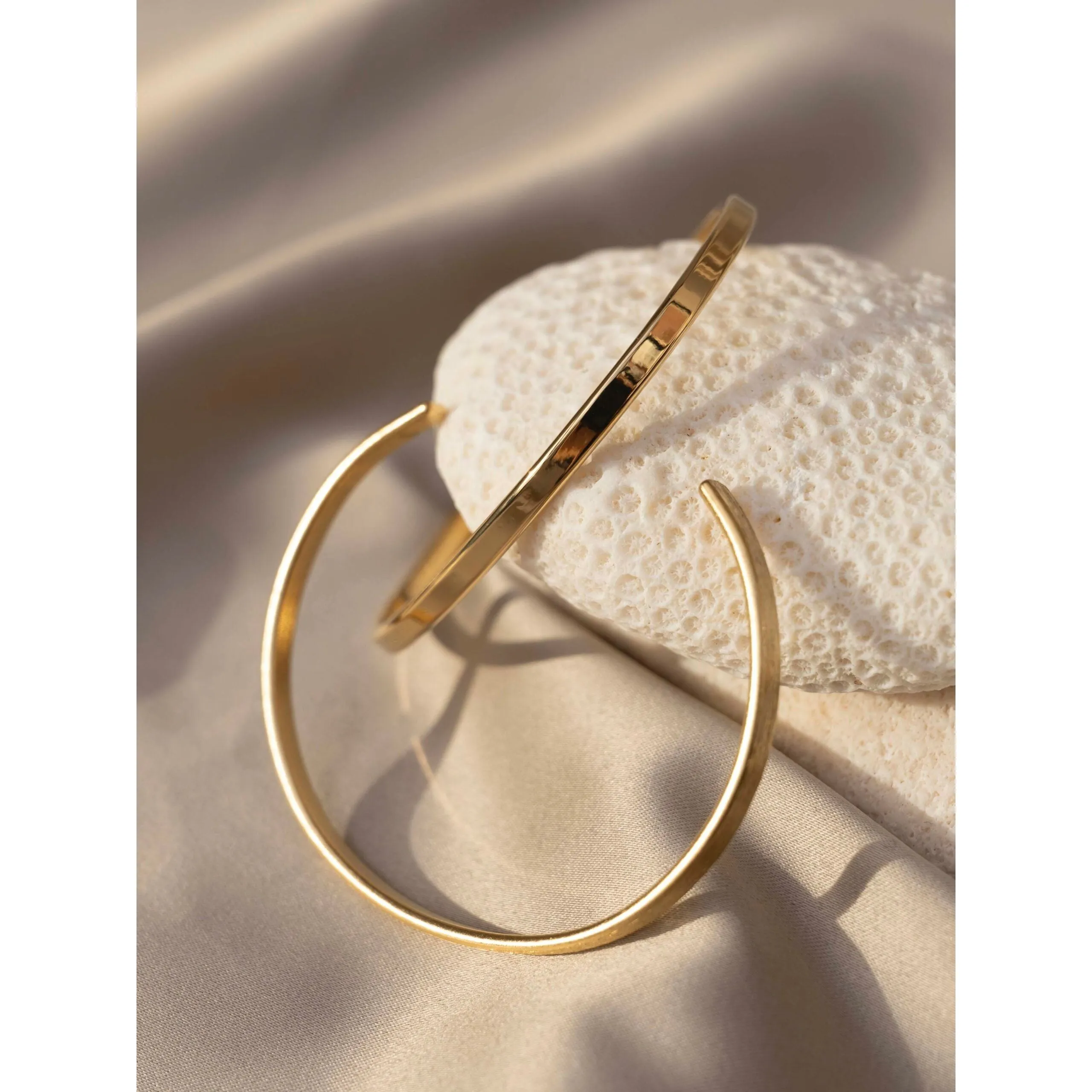 FINE SHINY GOLDPLATED BANGLE